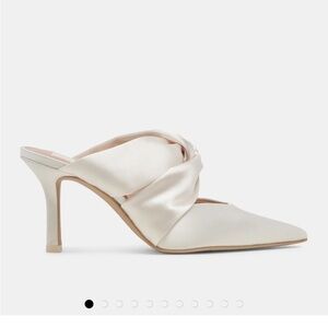 NWT Dolce Vita Kelsy Heels Creme Satin